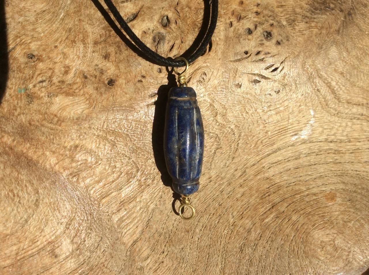 Antiker Lapislazuli mit Gold