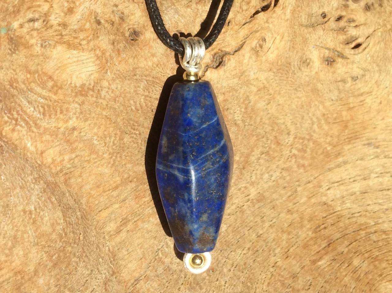 Antiker Lapislazuli mit Silber und Gold