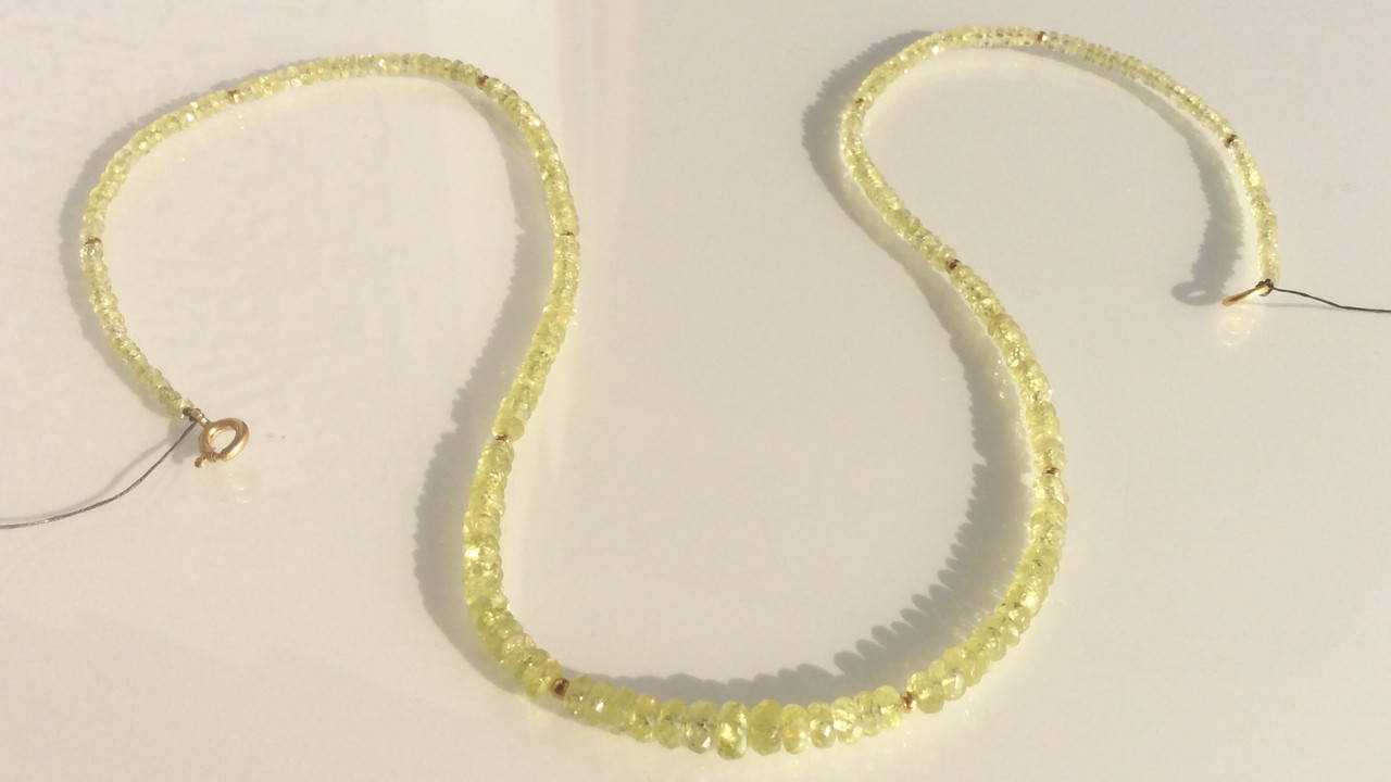 Chrysoberyll mit Goldkugeln