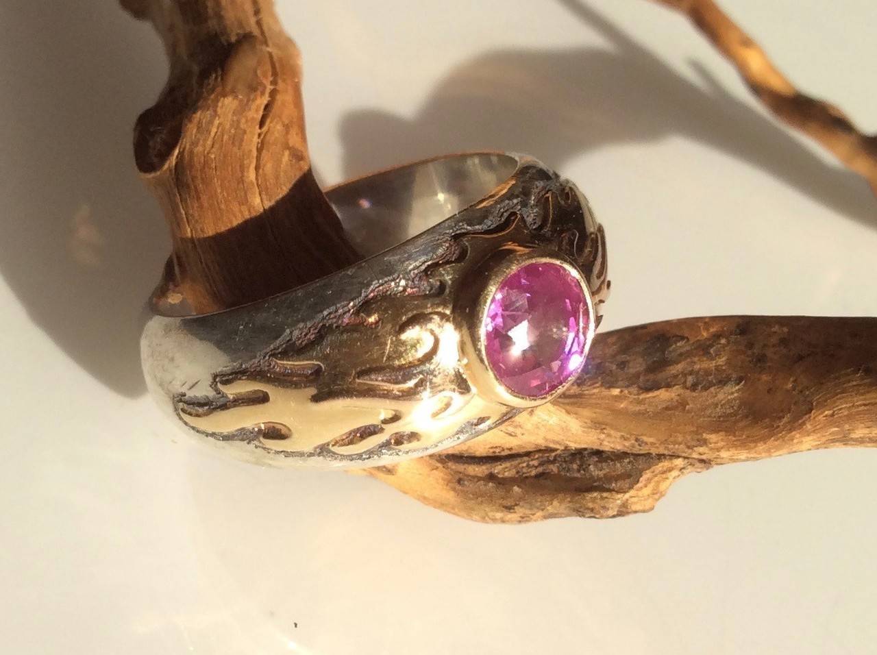 Pinker Spinellring