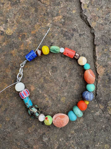 Farbenfrohes Armband