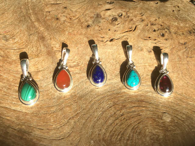 Kettenanhänger in Tropfenform 1