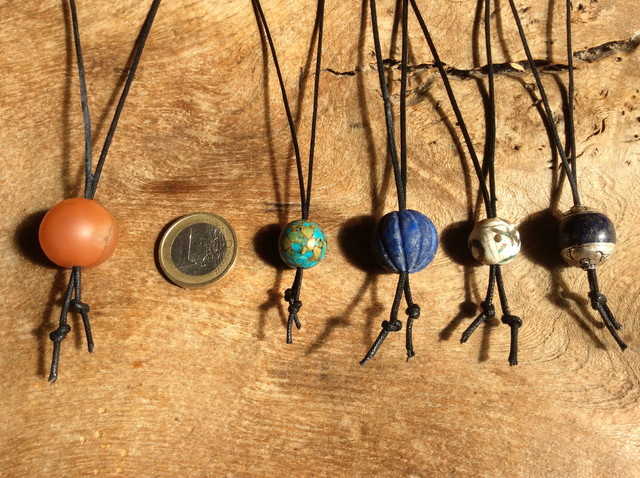 Karneol-, Türkis, Lapislazuli oder Muschel-Anhänger