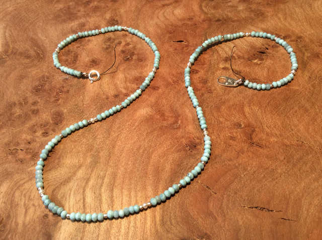 Larimar mit Süßwasserzuchtperlen