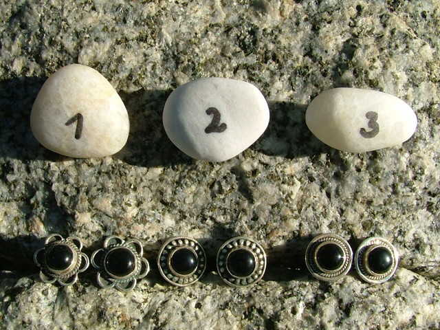 Schwarzer Onyx Ohrstecker 1-3